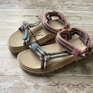 Wonder Nation Sandals